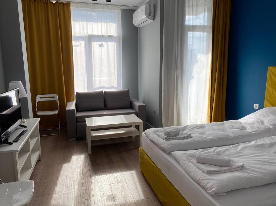 Boutique Magenta Pearl With Free Wifi Sofia