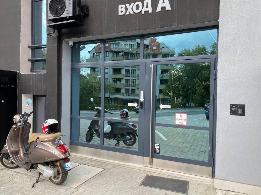 Boutique Magenta Pearl With Free Wifi
